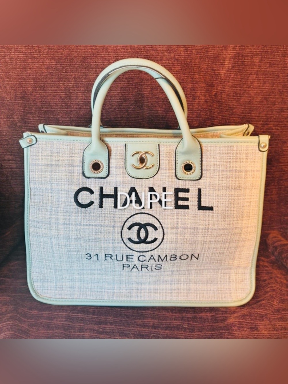 Fun bag blue/green & Cream color
Snap closure and inside zipper compartment.